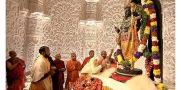 گربھ گرہ میں رام للاوراجمان۔نئےرام مندر پر پھولوں کی بارش