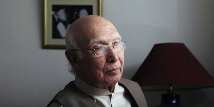 پاکستان کے سابق وزیر مالیات سرتاج عزیز کا انتقال