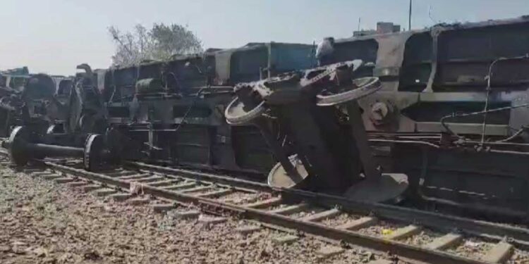 دہلی میں مال گاڑی حا دثہ کا شکار