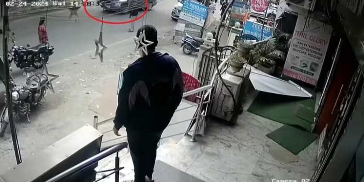 نوجوان کو گاڑی کے بونٹ پر باندھ کر3 کلومیٹر تک گھمایا