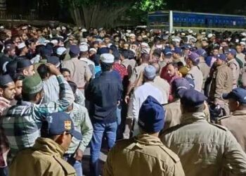 ہلدوانی میں مسجد اور مدرسہ پر بلڈوزر چلنے کے بعدپتھراؤ ،کرفیو نافذ