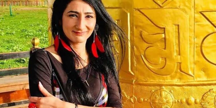 کشمیری پروفیسر نتاشا کاؤل کو بنگلور سےیو کے واپس بھیجا گیا