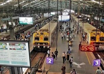 ممبئی میں چلتی ٹرین میں مسلم فیملی پر حملہ ۔ویڈیو وائرل