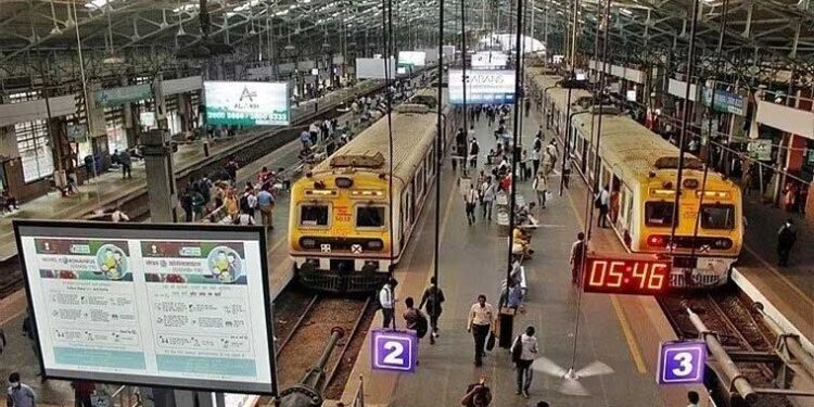 ممبئی میں چلتی ٹرین میں مسلم فیملی پر حملہ ۔ویڈیو وائرل