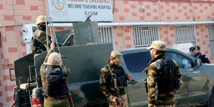پاکستان میں دہشت گردانہ حملے میں 10 پولیس اہلکارجاں بحق،6 سنگین طور پر زخمی