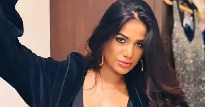 پونم پانڈے زندہ ہیں!اداکارہ کی جانب سے ویڈیو شئر کرزندہ ہونے کی تصدیق