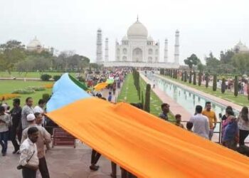 اب تاج محل میں عرس اور نماز پر پابندی کا مطالبہ 