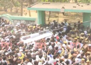 مختار انصاری غازی پور کے کالی باغ قبرستان میں سپرد خاک