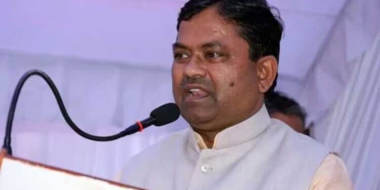 پون سنگھ کے بعد بارہ بنکی سے ایم پی اوپیندر سنگھ راوت نے واپس کیا ٹکٹ