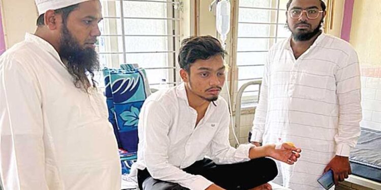 تلنگانہ میں نمازکے لئےمسجد جاتے ہوئے طالب علم پر شرپسندوں کا حملہ