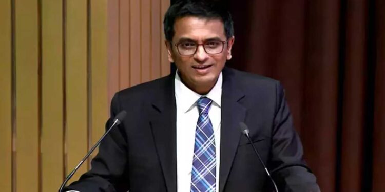 بار اراکین کو عدالت اور آئین کے ساتھ غیر جانبدار ہونا چاہیے۔چیف جسٹس