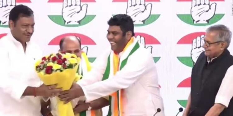 پریم چودھری کی’وکاس شیل سوراج پارٹی‘ کانگریس میں ضم