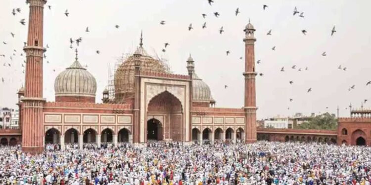 دہلی میں پہلی بار پرعید کی نماز سڑک پرنہیں ہوئی ۔وی کے سکسینہ