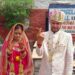 کٹھوعہ میں نو شادی شدہ جوڑےنے ووٹ ڈالا