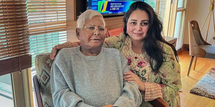 لالو پٹنہ سے چھپرہ پہونچے۔بیٹی کے لئے چلائیں گے انتخابی مہم