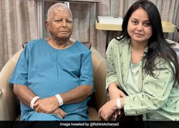 والد کو کڈنی عطیہ کرنے کے بی جے پی کے سوال کا روہنی کاسخت جواب