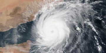 سعودی عرب میں سمندری طوفان کی ابہاشہر کے ساحل سے ٹکر