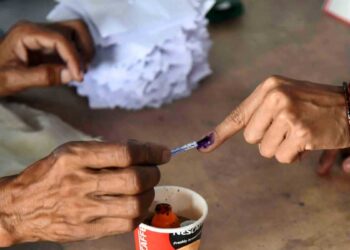 ووٹ دینے کے لیے 10 ہزار سے زیادہ این آر آئی کیرالہ پہنچے