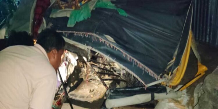 سیتامڑہی میں بے قابو ٹرک نے ٹیمپو کو کُچلا،3ہلاک ،6زخمی