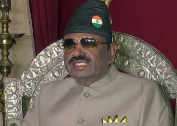 مغربی بنگال کے گورنر پر اب ایک بار ڈانسر نے بد سلوکی کا الزام لگایا