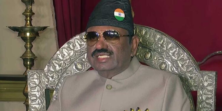 مغربی بنگال کے گورنر پر اب ایک بار ڈانسر نے بد سلوکی کا الزام لگایا