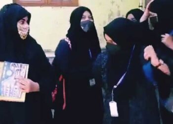 ممبئی واقع این جی آچاریہ کالج کی انتظامیہ کی نظرمیں حجاب اور برقعہ غیر مہذب لباس