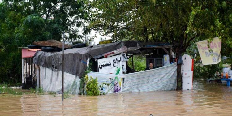 ایران میں شدید بارش کی وجہ سے آئے سیلاب سے 7 افراد کی موت