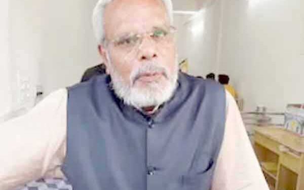 تلسی پانی پوری سنٹر کے مالک انیل بھائی ٹھکرمودی کے نام سےمشہور