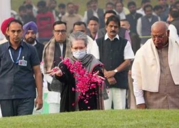پنڈت نہرو کی برسی پر سونیا، کھڑگے، راہل کا خراج عقیدت