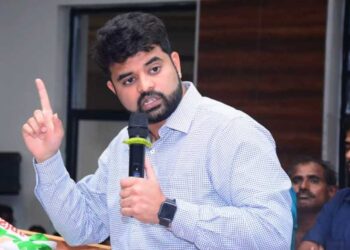 پرجول ریونابنگلورپہنچنے کے بعد انٹرنیشنل ایئرپورٹ سے گرفتار