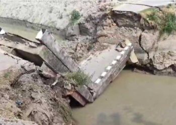 سیوان میں گنڈک ندی پر بنا پُل اچانک منہدم