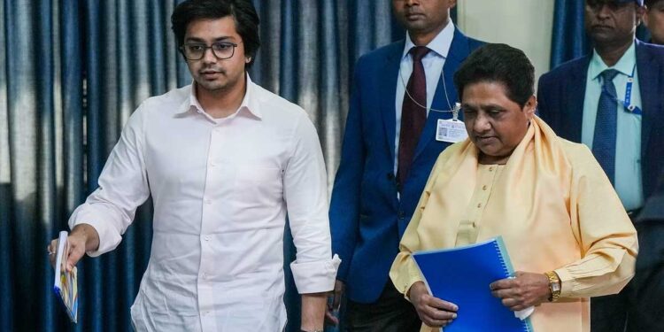 مایاوتی نے ایک بار پھر اپنے بھتیجے آکاش آنند کو اپنا جانشین بنایا