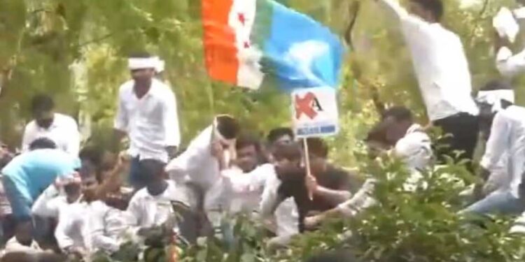 نیٹ امتحان میں دھاندلی کے خلاف دہلی میں این ایس یو آئی کا احتجاج