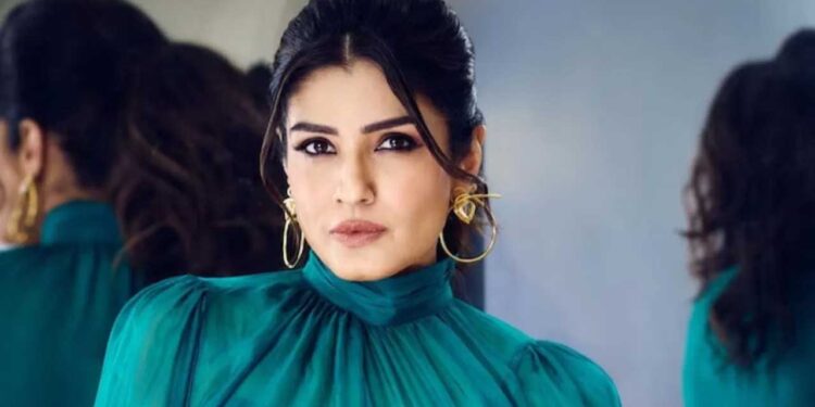 روینہ ٹنڈن پر تین مسلم خواتین کے ساتھ بدسلوکی کا الزام