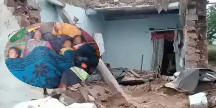 تلنگانہ میں چھت گرنے سے تین بچوں سمیت خاتون کی موت