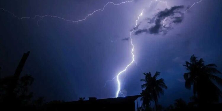 بہار میں آسمانی بجلی گرنے سے 10 افراد کی موت