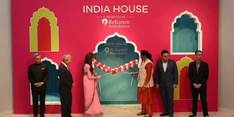 پیرس میں نیتا امبانی کے ہاتھوں انڈیا ہاؤس کا افتتاح
