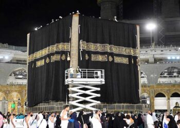 محرم الحرام کےآغاز کے ساتھ غلاف کعبہ تبدیل