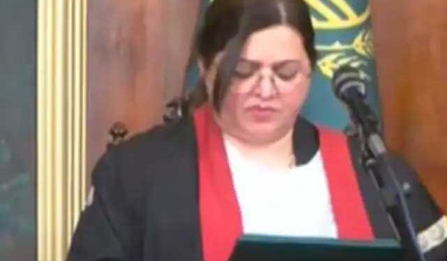 لاہور ہائیکورٹ کی پہلی خاتون چیف جسٹس کی شکل میں جسٹس عالیہ نیلم کی حلف برداری