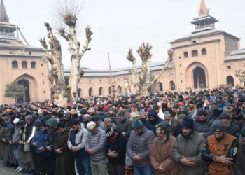 کشمیر میں خشک سالی سے نجات کے لئے نماز استسقاء اداکی گئی
