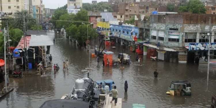پاکستان میں بارش کا پانی گھر کے تہہ خانے میں بھرنے سے ایک ہی خاندان کے گیارہ افرادکی موت