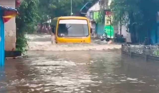 ممبئی میں طوفانی بارش سے عام زندگی مفلوج