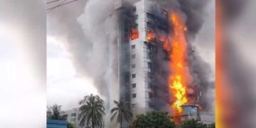 بنگلہ دیش میں مظاہرین نے عوامی لیگ رہنما کے ہوٹل میں آگ لگائی،24ہلاک