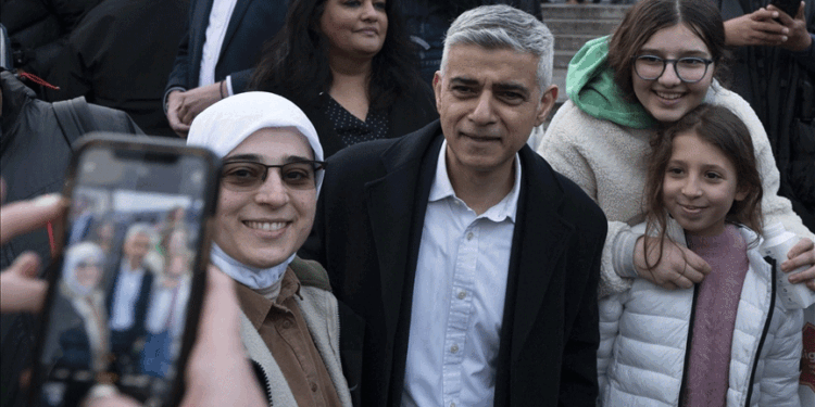 برطانیہ میں  75 فیصد مسلم خواتین اپنی حفاظت کے تعلق سے فکر مند