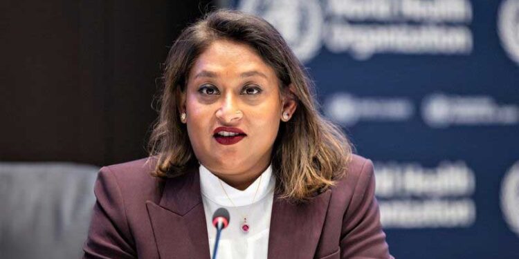 والدہ کو دکھی دیکھ کرشیخ حسینہ کی بیٹی صائمہ واجددکھی