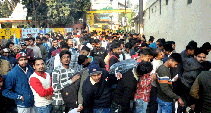 یو پی پولیس بھرتی امتحان شروع، ٹرینوں میں بھاری بھیڑ