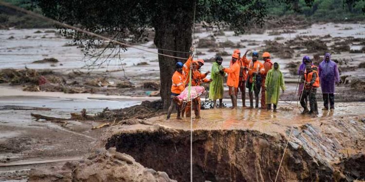 وائناڈ لینڈ سلائڈنگ میں ہلاک شدگان کی تعداددو سو سے اوپر پہونچی
