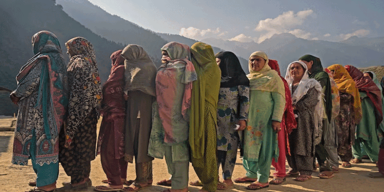 جموں و کشمیر میں دوسرے مرحلے کے انتخاب میں 54 فیصد پولنگ