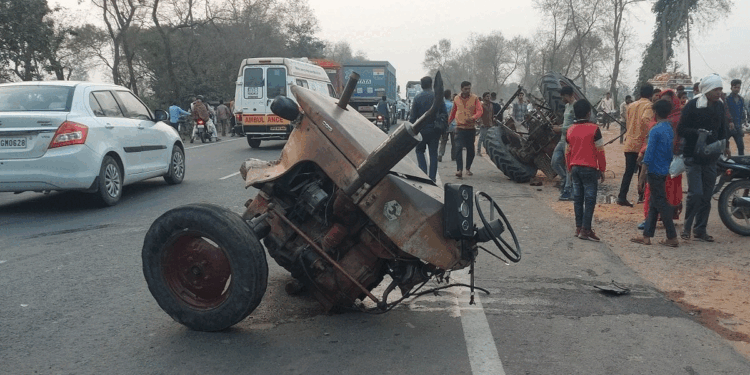 لکھیم پور کھیری میں خوفناک سڑک حادثہ، جائے وقوع پر ہی 2 افراد کی موت