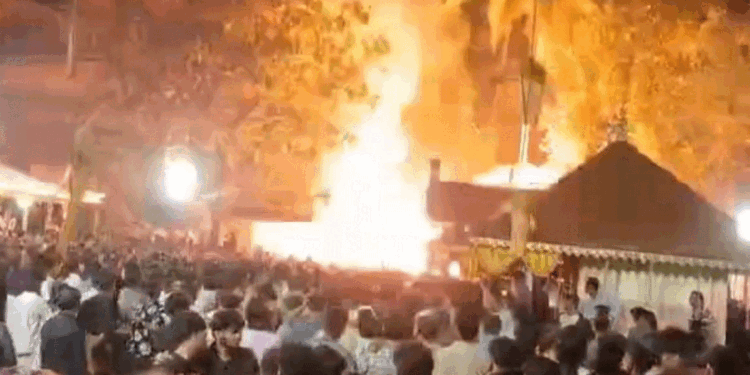 کیرالہ میں آتش بازی کے دوران حادثہ- کم از کم 154 افراد زخمی